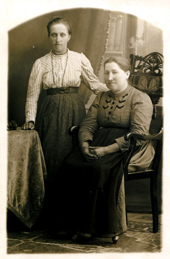 Ursula Kofler geb. Pinter mit Tochter Maria